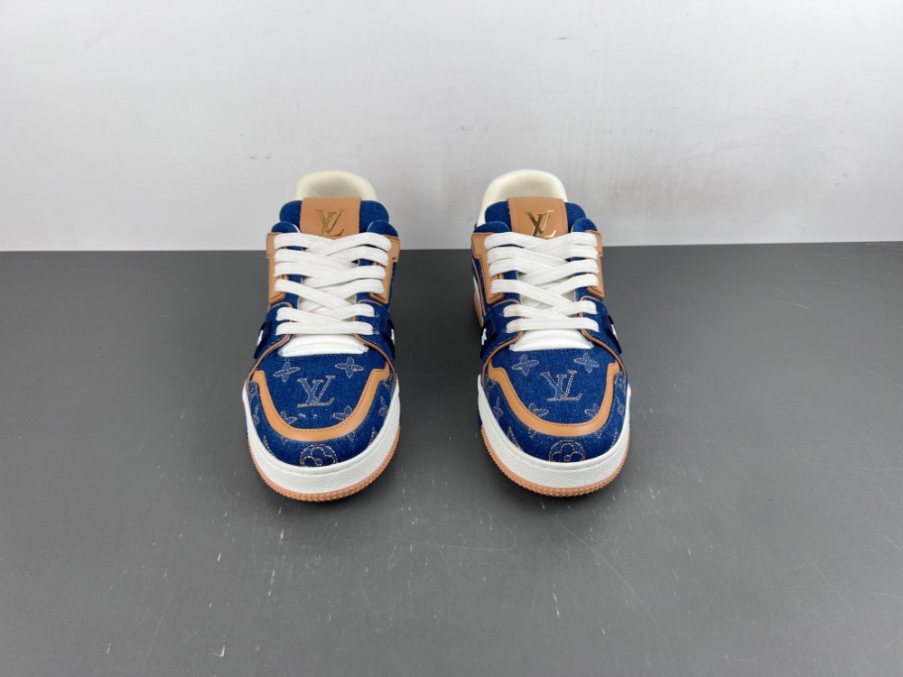 LV Trainer Sneaker X2 084