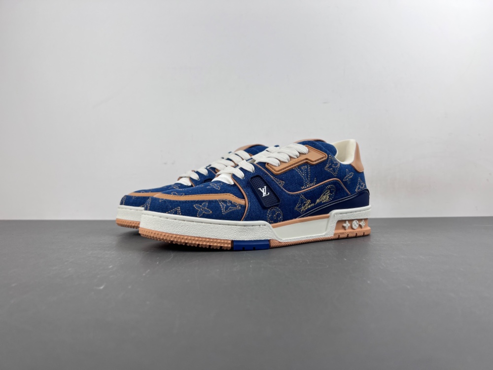 LV Trainer Sneaker X2 084