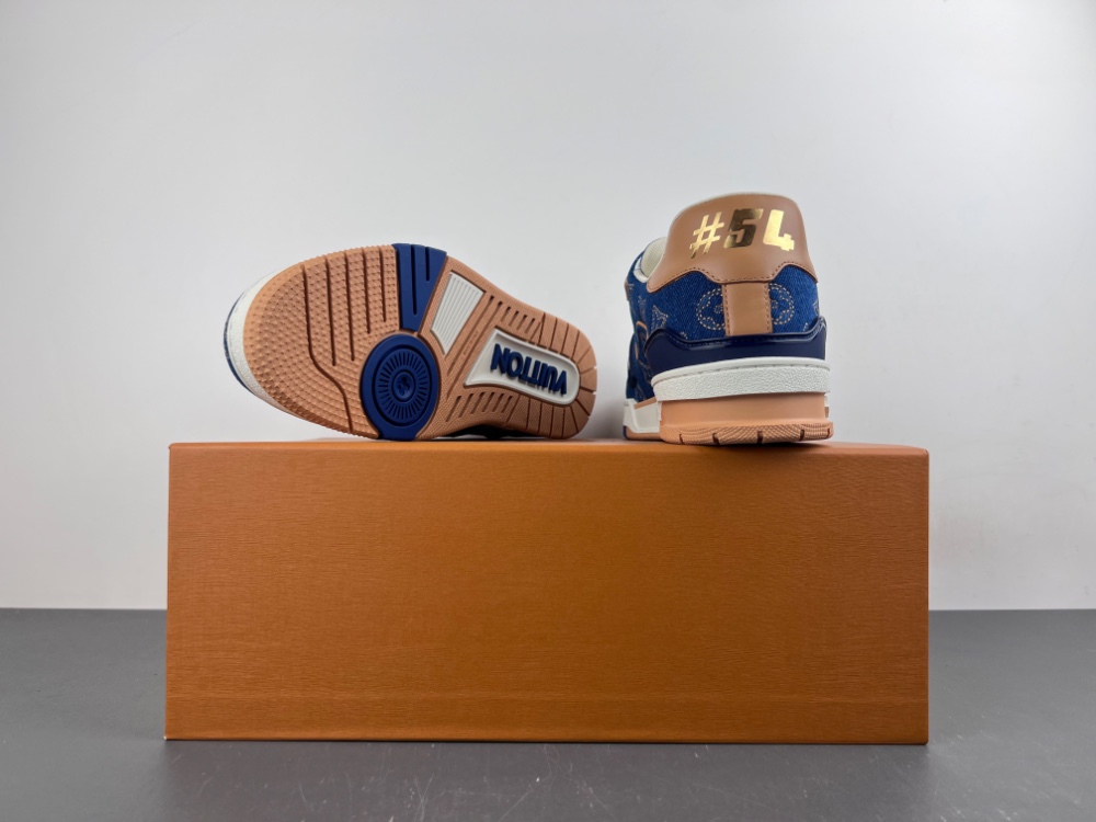 LV Trainer Sneaker X2 084