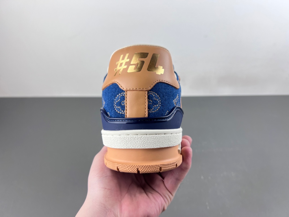 LV Trainer Sneaker X2 084
