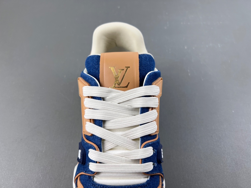 LV Trainer Sneaker X2 084