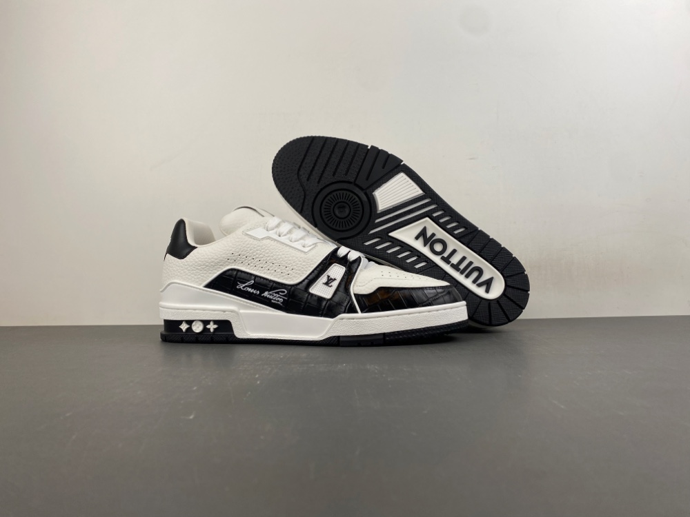 LV Trainer Sneaker X2 085