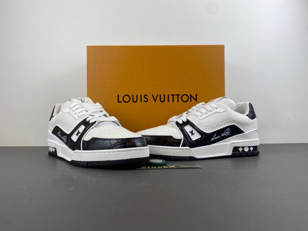 LV Trainer Sneaker X2 085