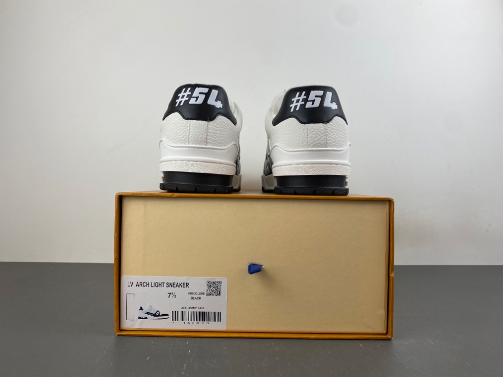 LV Trainer Sneaker X2 085