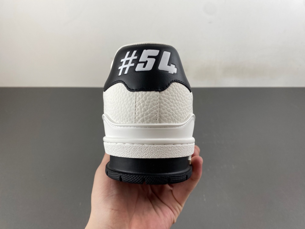 LV Trainer Sneaker X2 085