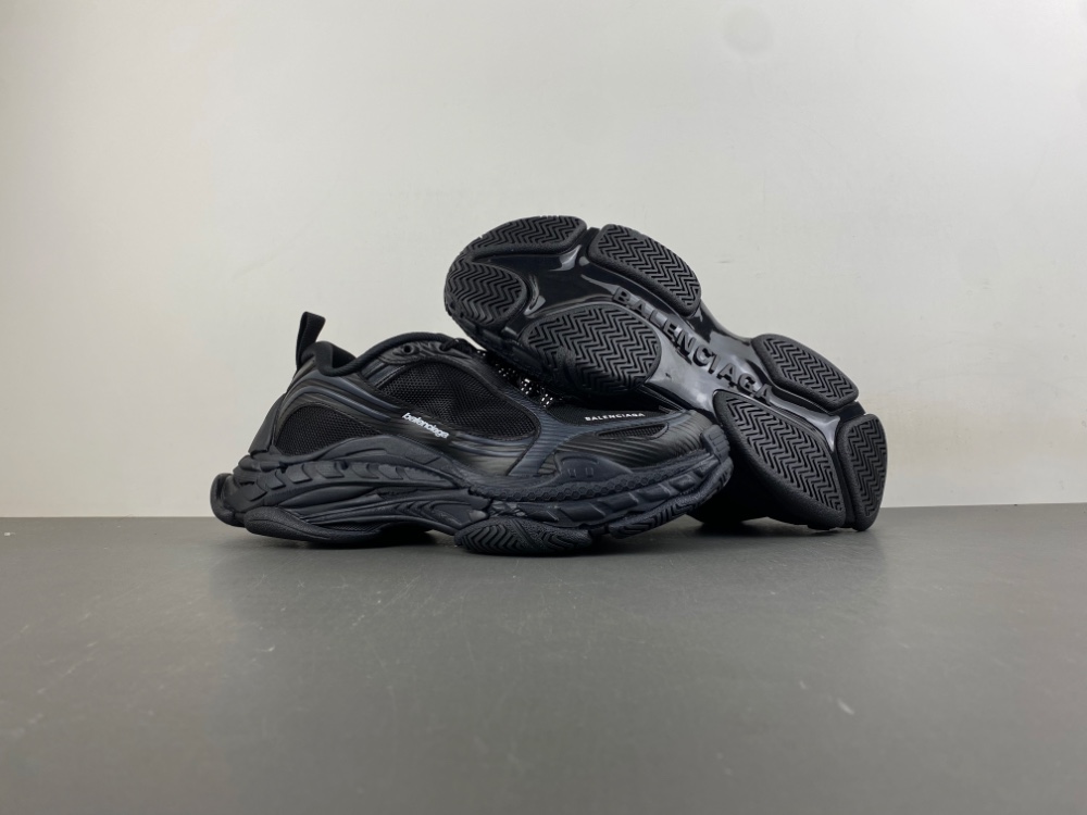 Balenciaga Triple S2 Sneaker 045