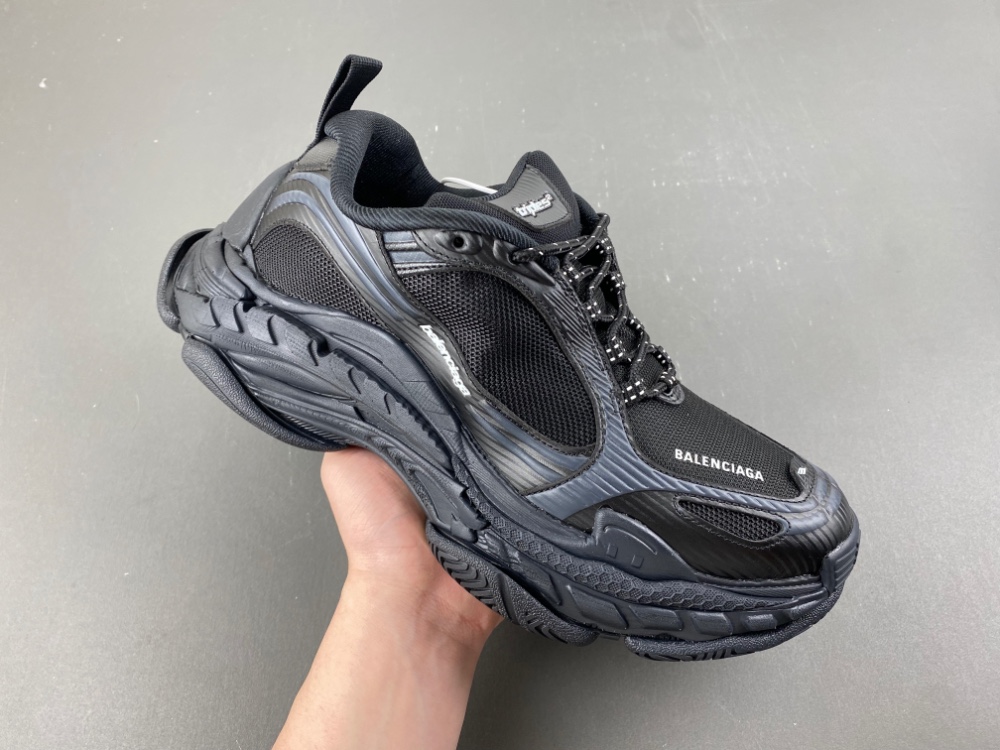 Balenciaga Triple S2 Sneaker 045