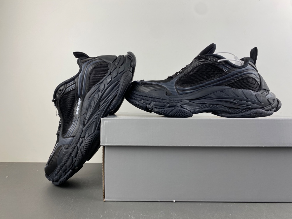 Balenciaga Triple S2 Sneaker 045
