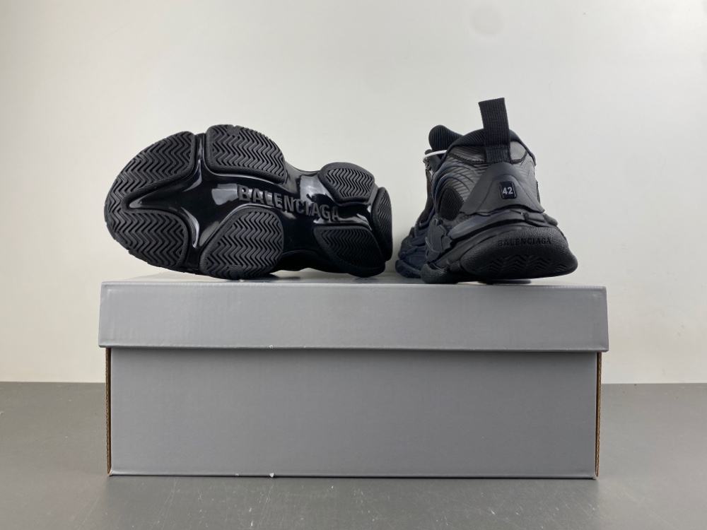 Balenciaga Triple S2 Sneaker 045