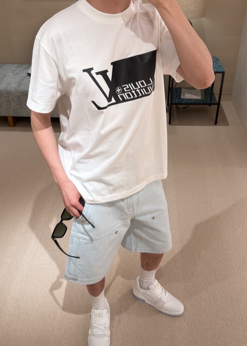 LV T-shirt 061