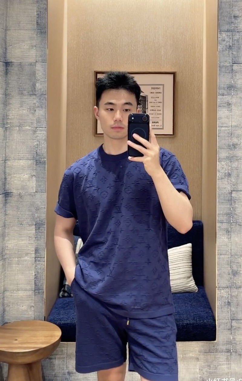 LV T-shirt 069