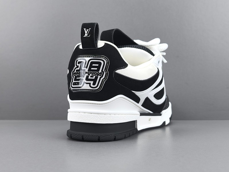 LV Trainer Sneaker 086