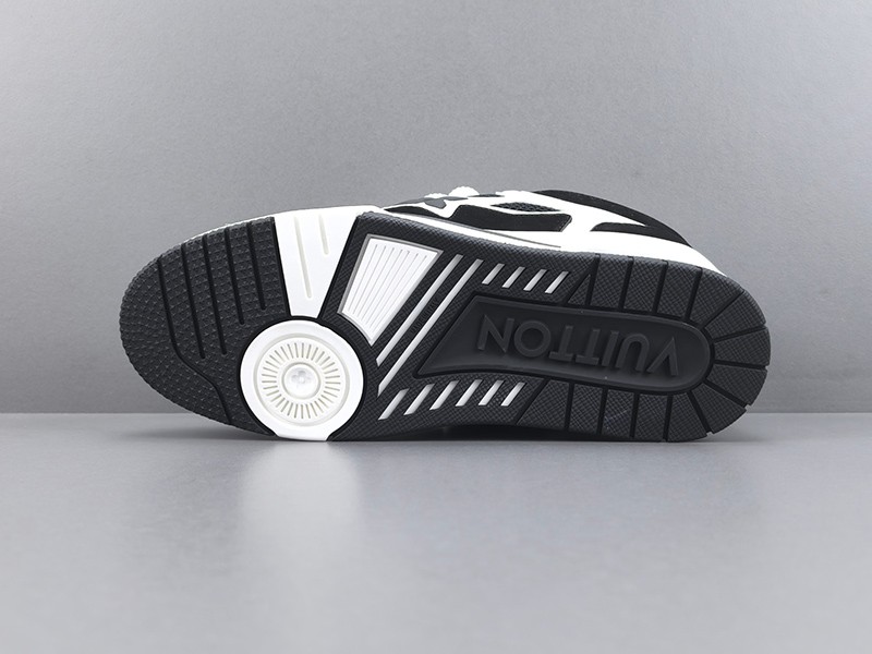 LV Trainer Sneaker 086