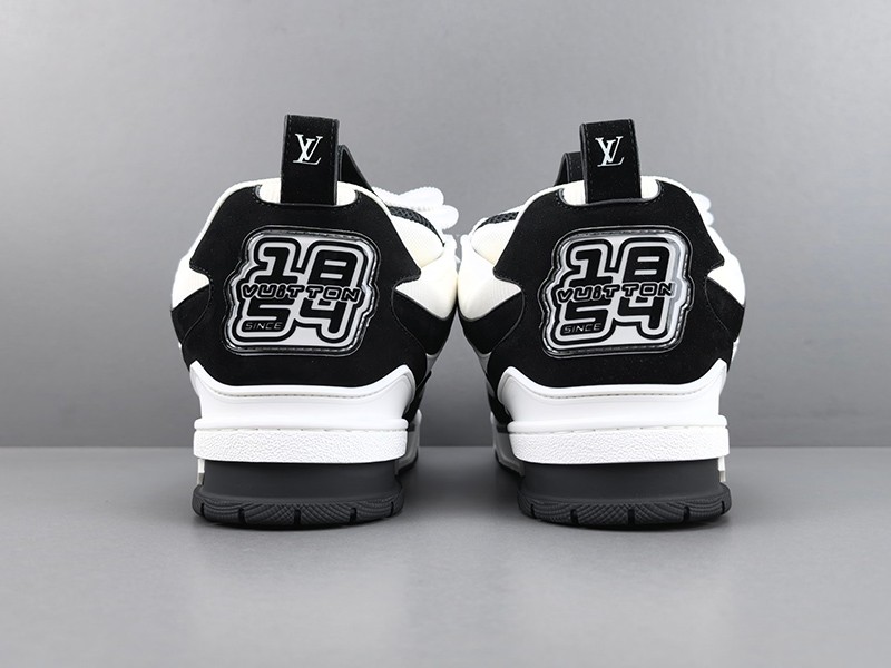 LV Trainer Sneaker 086