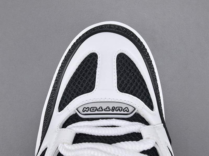 LV Trainer Sneaker 086