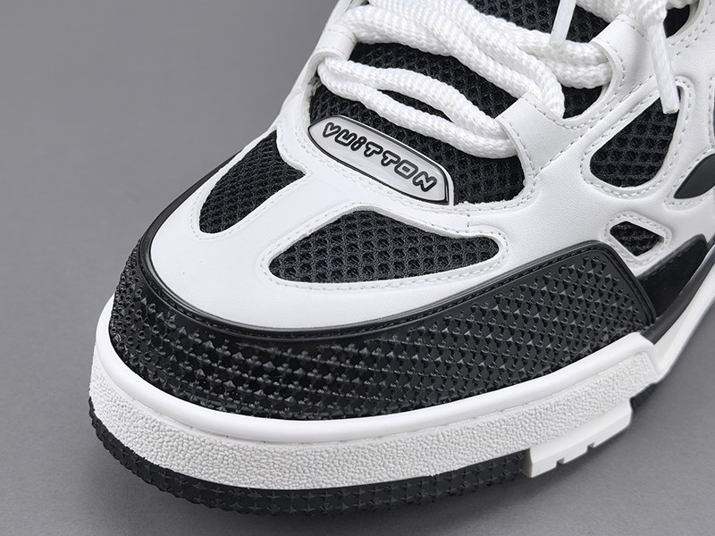 LV Trainer Sneaker 086