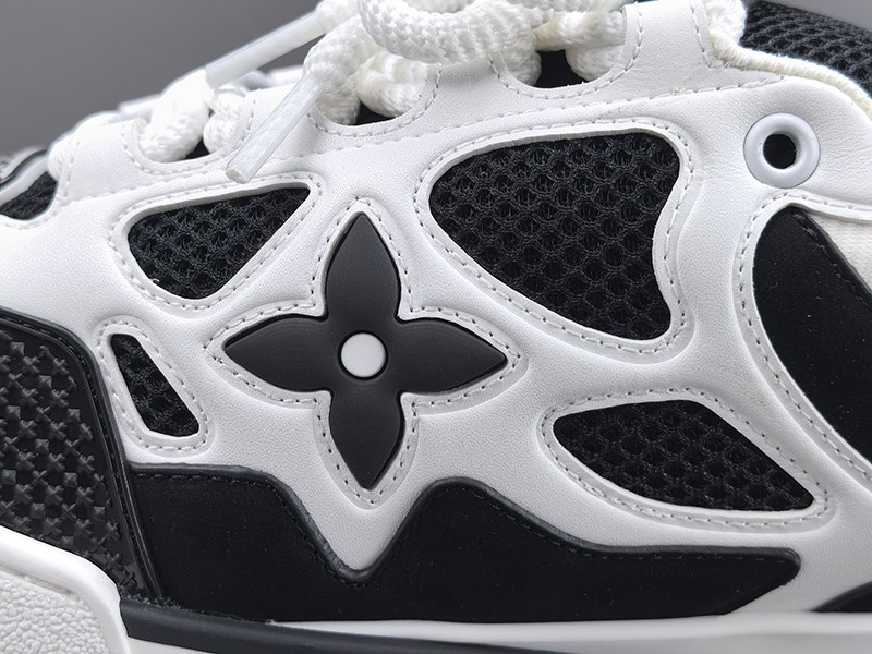 LV Trainer Sneaker 086