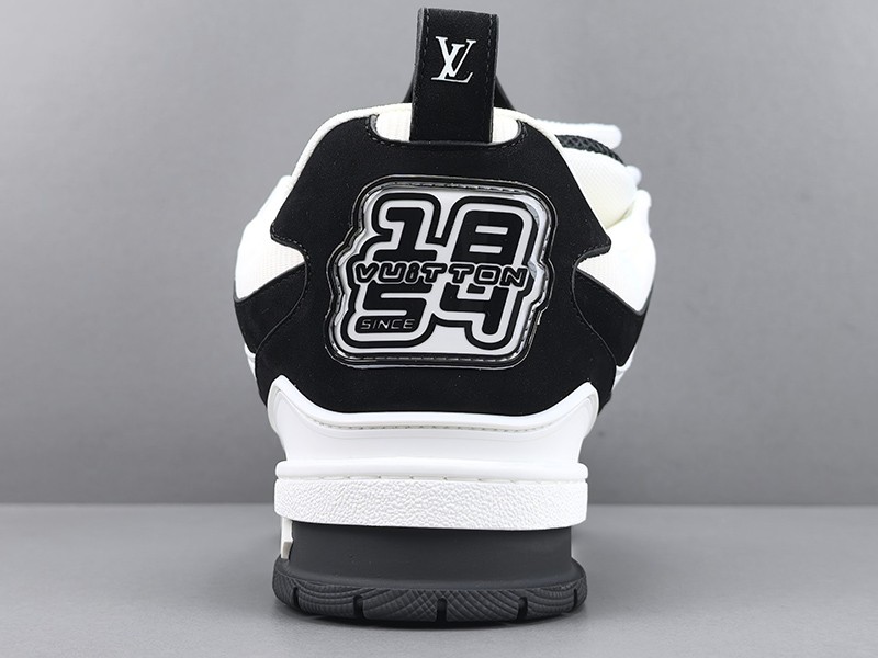 LV Trainer Sneaker 086