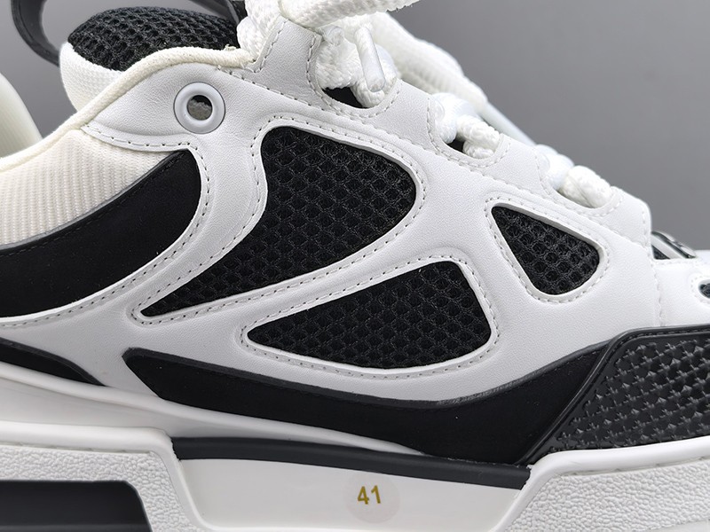 LV Trainer Sneaker 086