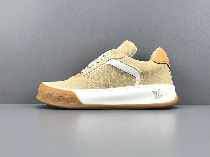 LV Trainer Sneaker 087