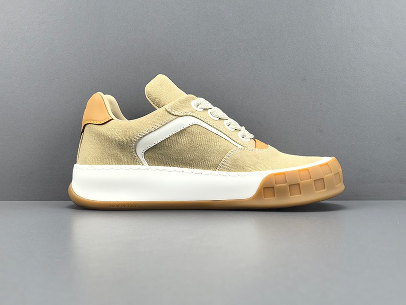 LV Trainer Sneaker 087