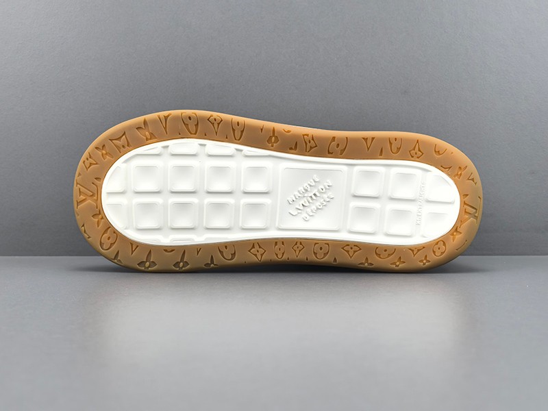 LV Trainer Sneaker 087
