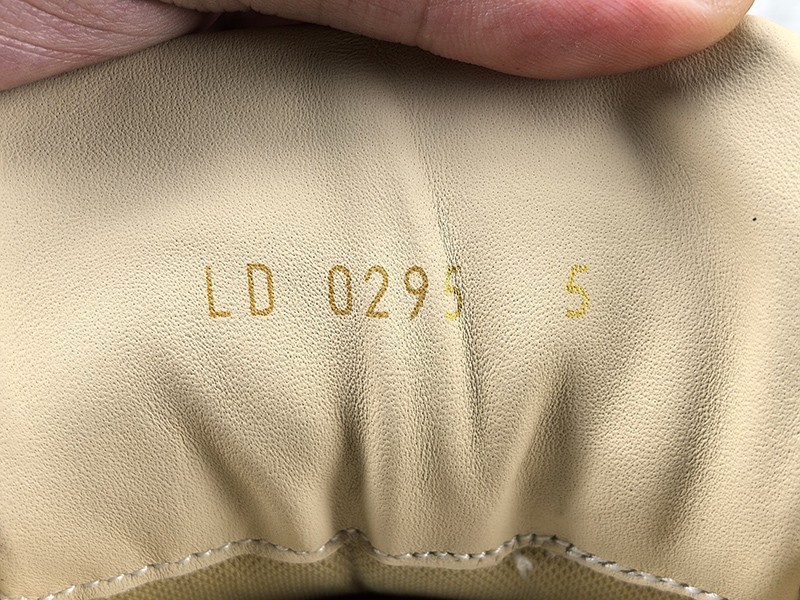 LV Trainer Sneaker 087