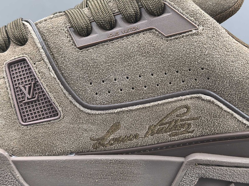 LV Trainer Sneaker 089