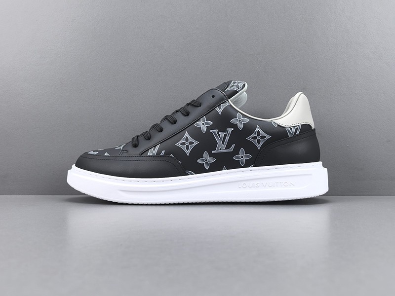 LV Trainer Sneaker 090