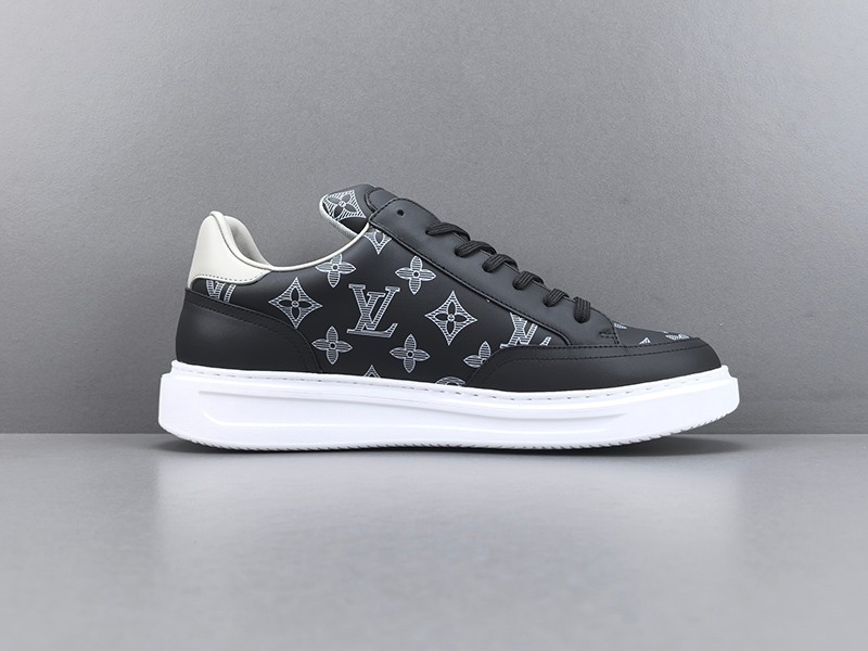 LV Trainer Sneaker 090