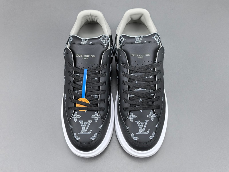 LV Trainer Sneaker 090