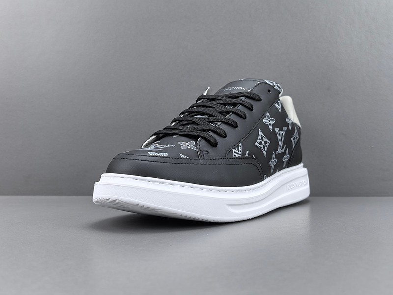 LV Trainer Sneaker 090