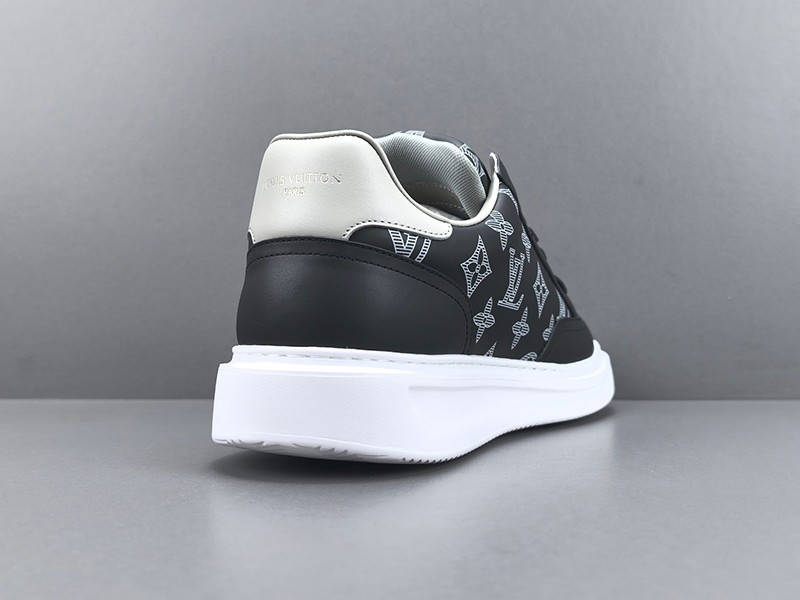 LV Trainer Sneaker 090