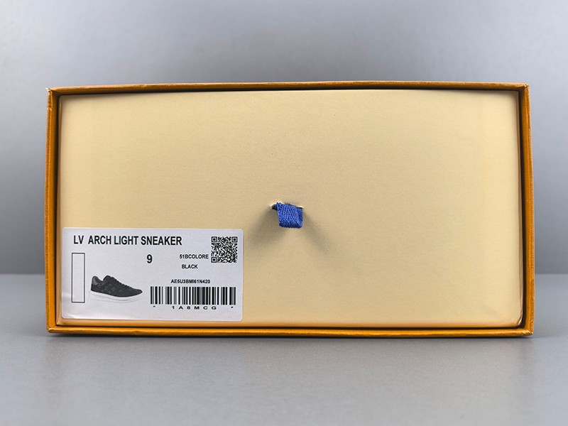 LV Trainer Sneaker 090