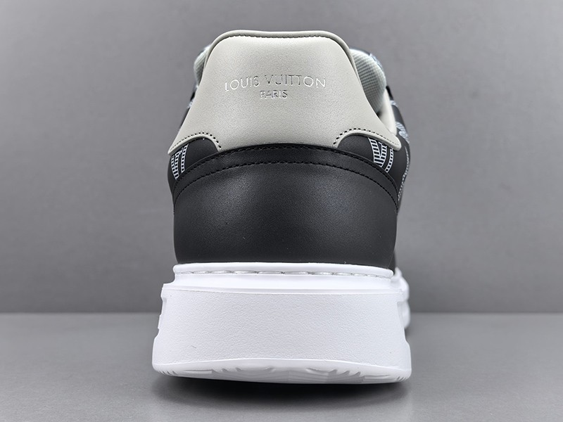 LV Trainer Sneaker 090