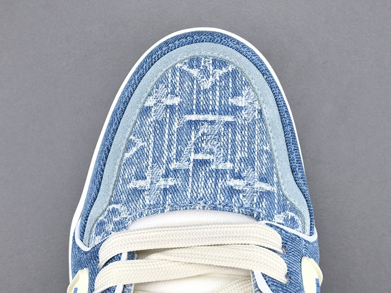 LV Trainer Sneaker 092