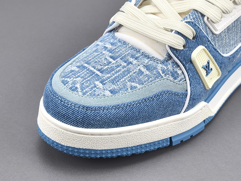 LV Trainer Sneaker 092