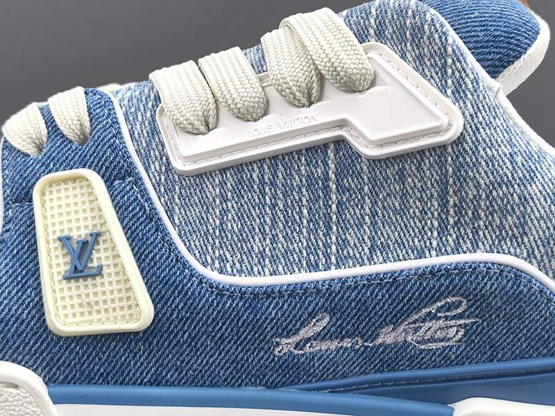 LV Trainer Sneaker 092
