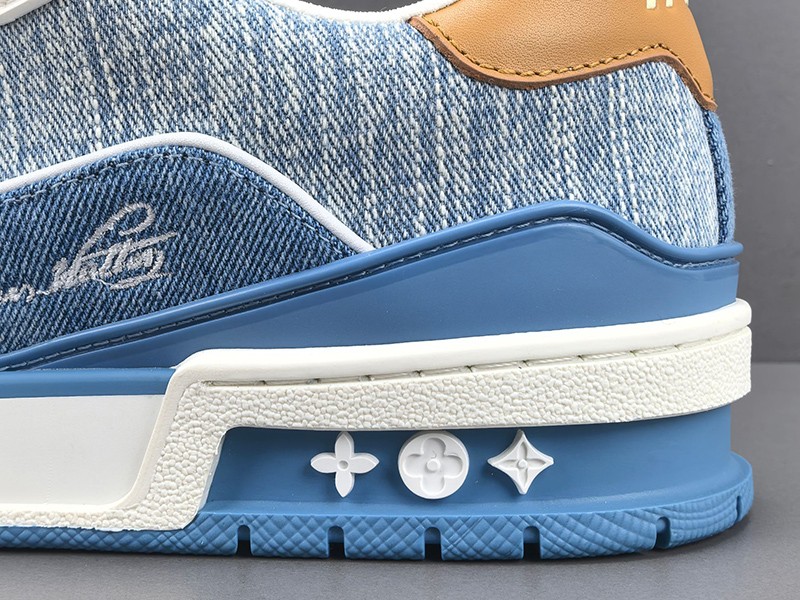 LV Trainer Sneaker 092