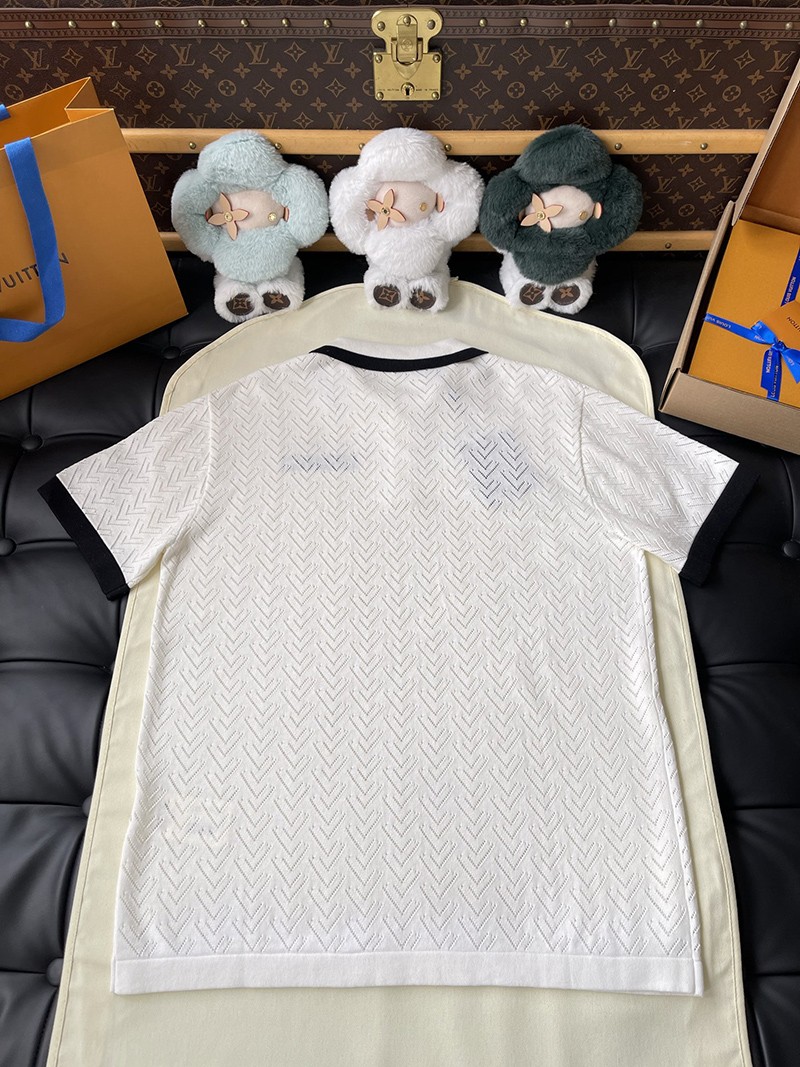 LV T-shirt 064