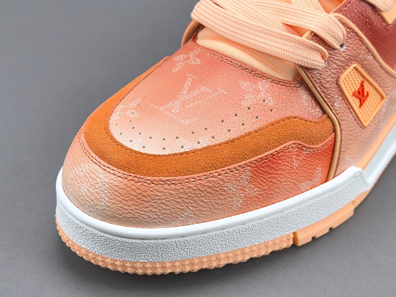 LV Trainer Sneaker 093