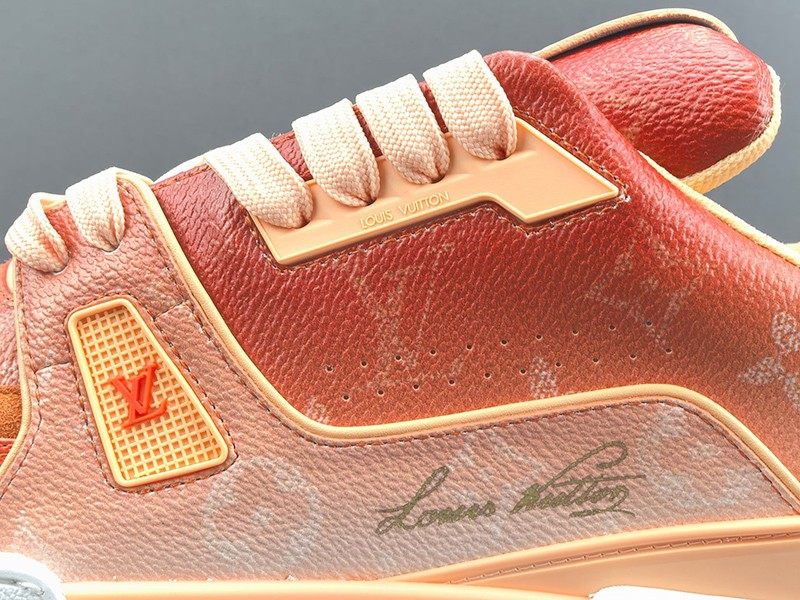 LV Trainer Sneaker 093