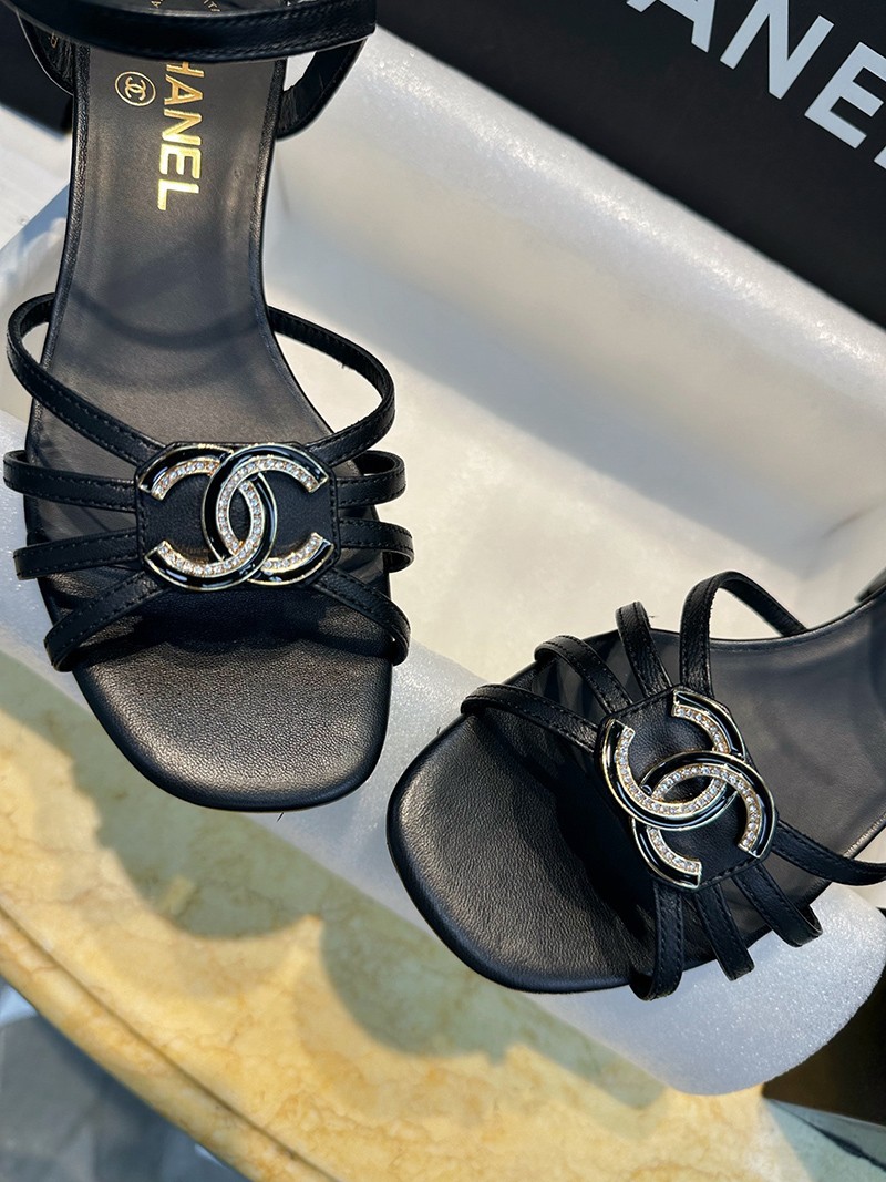 Chanel 25P Wmns Sandal 044