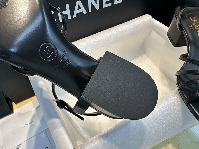 Chanel 25P Wmns Sandal 044
