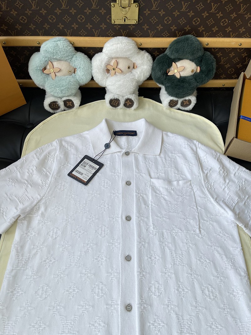 LV T-shirt 070