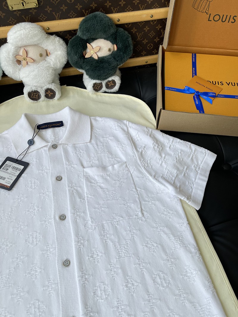 LV T-shirt 070