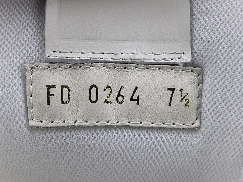 LV Trainer Sneaker 098