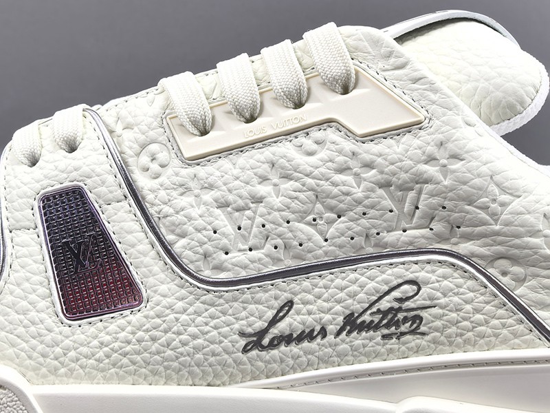 LV Trainer Sneaker 098