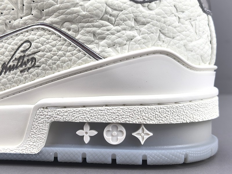 LV Trainer Sneaker 098