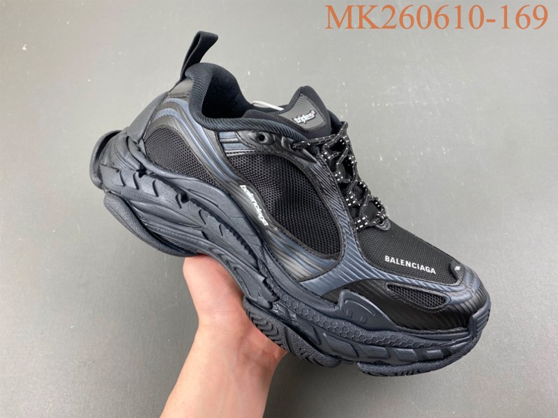 Balenciaga Triple S2 Sneaker 045